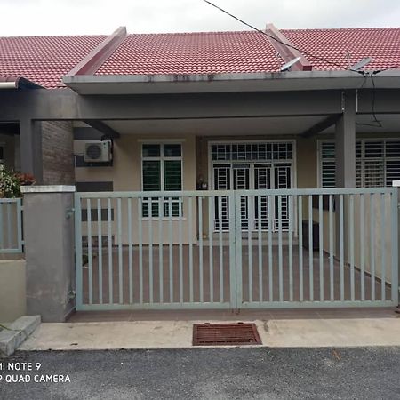 Maryam Homestay Jertih Exterior foto